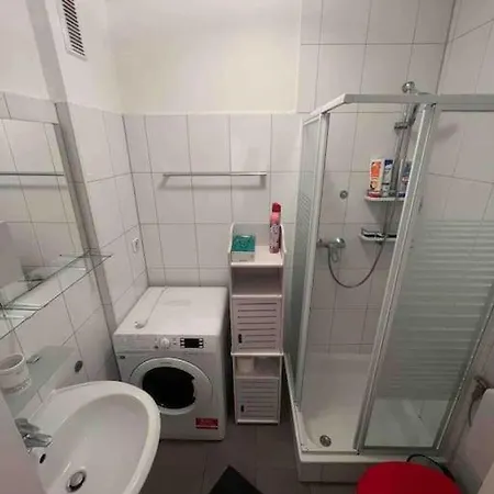 Schoenes Studio In Mit Balkon Lejlighed