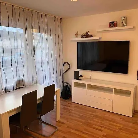 Apartment Schoenes Studio In Mit Balkon